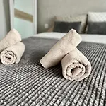 Апартаменти Comfy & Stylish *